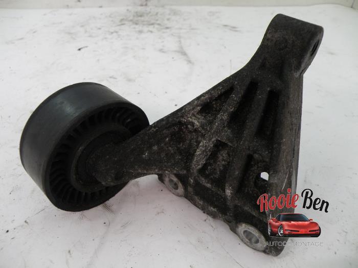 Usados Tensor correa múltiple Jeep Grand Cherokee (WG/WJ) 2.7 CRD 20V Precio € 15,00 Norma de margen ofrecido por Rooie Ben autodemontage