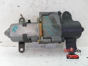 Used Sliding door motor, right Chrysler Voyager/Grand Voyager (RG) 2.5 CRD Price on request offered by Rooie Ben autodemontage