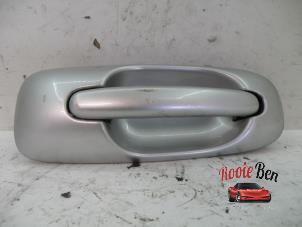 Used Sliding door handle, left Chrysler Voyager/Grand Voyager (RG) 2.5 CRD Price on request offered by Rooie Ben autodemontage