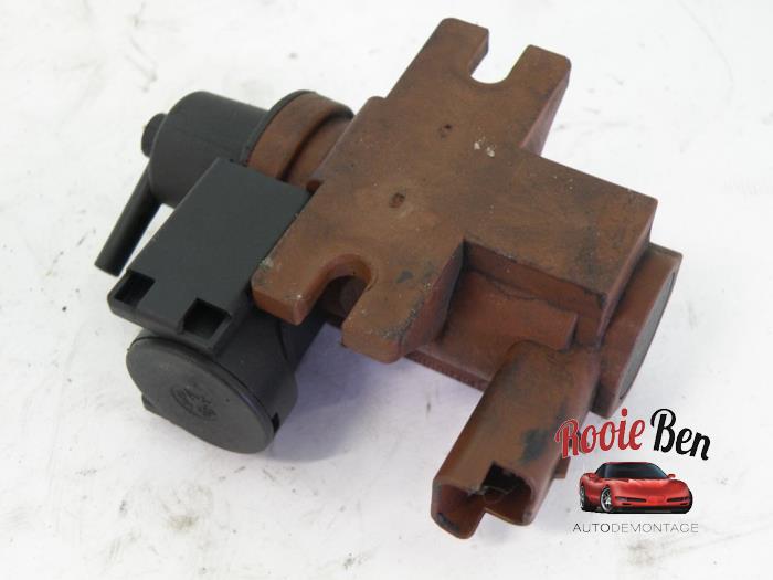 Vacuum valve from a Ford S-Max (GBW) 2.0 TDCi 16V 130 2007