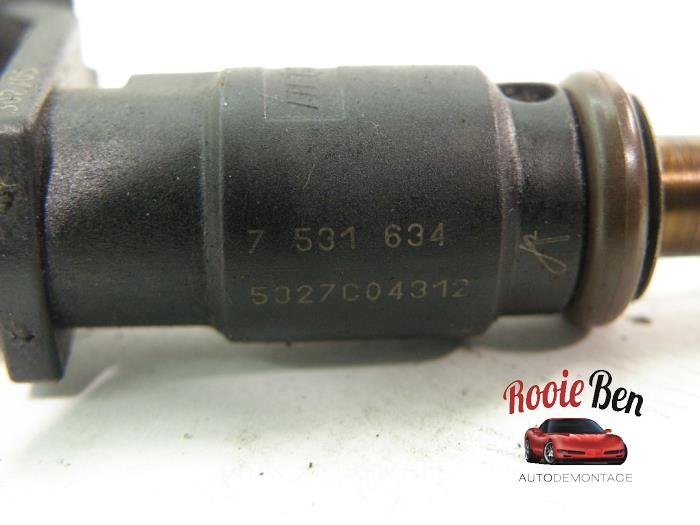 Injector (petrol injection) from a BMW 3 serie (E90) 330i 24V 2006