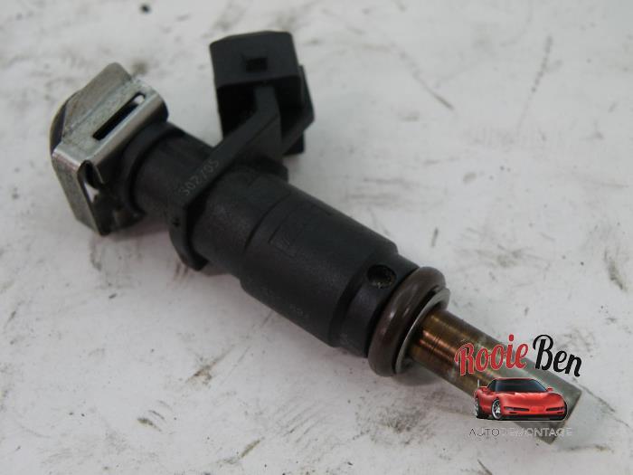 Injector (petrol injection) from a BMW 3 serie (E90) 330i 24V 2006