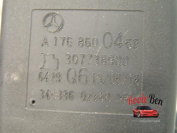 Attache ceinture arrière droite d'un Mercedes-Benz A (W176) 1.6 A-180 16V 2015