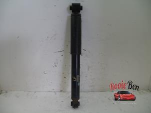 Used Rear shock absorber, left Nissan Qashqai (J10) 1.6 16V Price on request offered by Rooie Ben autodemontage