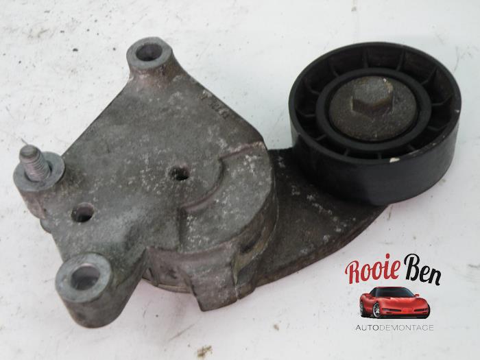 Usados Tensor correa múltiple Ford Focus 3 Wagon 1.6 TDCi ECOnetic Precio € 10,00 Norma de margen ofrecido por Rooie Ben autodemontage