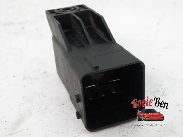 Glow plug relay Ford Focus III Wagon 1.6 TDCi 9666671780