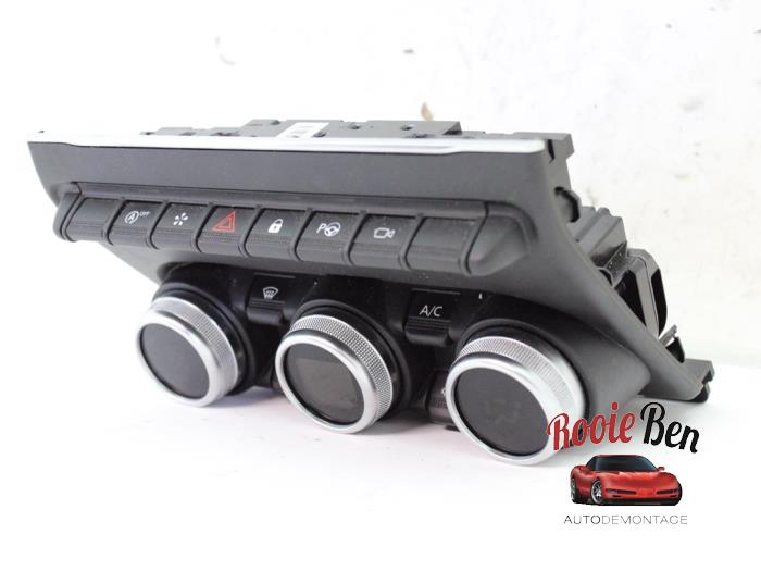 Heater control panel from a Renault Clio V (RJAB) 1.0 TCe 100 12V 2020