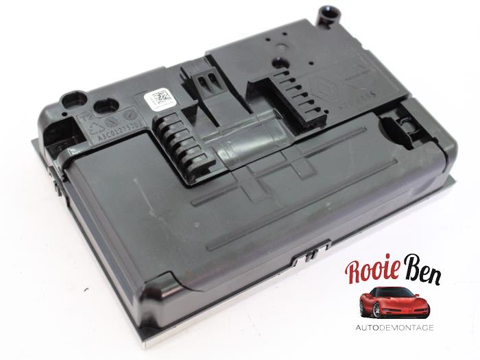 Navigation module from a Renault Clio V (RJAB) 1.0 TCe 100 12V 2020