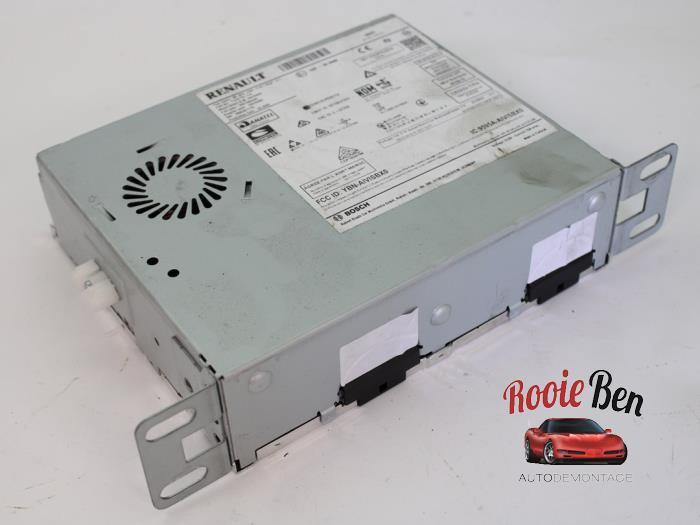 Używane Modul DAB Renault Clio V (RJAB) 1.0 TCe 100 12V Cena na żądanie oferowane przez Rooie Ben autodemontage
