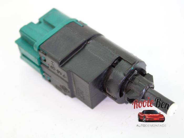 Brake light switch from a Renault Clio V (RJAB) 1.0 TCe 100 12V 2020