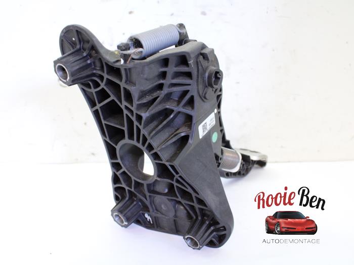 Clutch pedal from a Renault Clio V (RJAB) 1.0 TCe 100 12V 2020