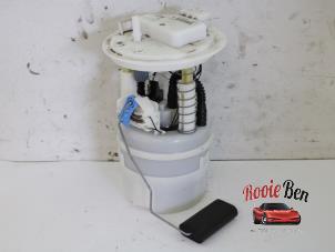 Used Electric fuel pump Renault Clio V (RJAB) 1.0 TCe 100 12V Price on request offered by Rooie Ben autodemontage