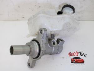 Used Master cylinder Renault Clio V (RJAB) 1.0 TCe 100 12V Price on request offered by Rooie Ben autodemontage