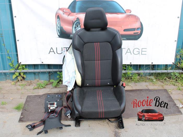 Seats + rear seat (complete) from a Renault Clio V (RJAB) 1.0 TCe 100 12V 2020
