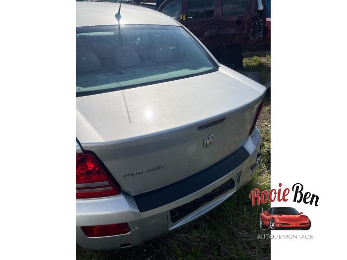 Używane Tylna klapa Dodge Avenger (JS) 2.0 16V Cena € 150,00 Procedura marży oferowane przez Rooie Ben autodemontage