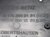 Kennzeichenhalter vorne van een Mercedes-Benz A (W176) 1.6 A-180 16V 2015