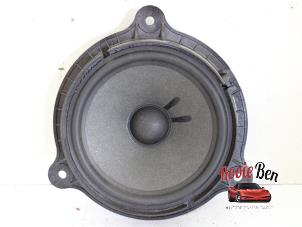 Used Speaker Renault Clio V (RJAB) 1.0 TCe 100 12V Price on request offered by Rooie Ben autodemontage