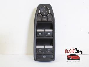 Used Electric window switch Renault Clio V (RJAB) 1.0 TCe 100 12V Price on request offered by Rooie Ben autodemontage