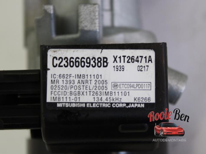 Cerradura de contacto y llave de un Mazda 3 Sport (BL14/BLA4/BLB4) 1.6i MZR 16V 2010