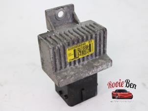 Used Glow plug relay Renault Twingo II (CN) 1.5 dCi 90 FAP Price on request offered by Rooie Ben autodemontage