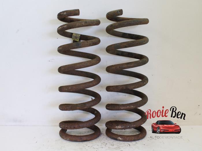 Front spring screw from a Dodge Ram 3500 Standard Cab (DR/DH/D1/DC/DM) 4.7 V8 1500 4x2 2007
