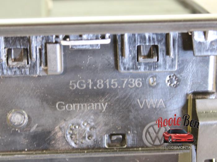 Grille aération tableau de bord d'un Volkswagen Golf VII (AUA) 1.2 TSI 16V 2014