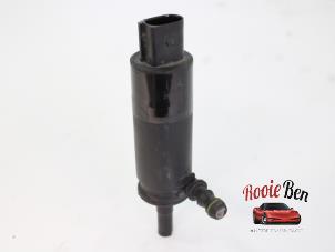 Used Headlight washer pump Mercedes S (W220) 3.2 S-320 CDI Price on request offered by Rooie Ben autodemontage