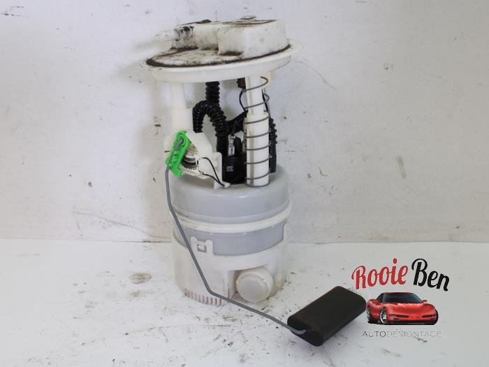 Usagé Pompe à carburant Renault Twingo II (CN) 1.2 Prix € 19,00 Règlement à la marge proposé par Rooie Ben autodemontage