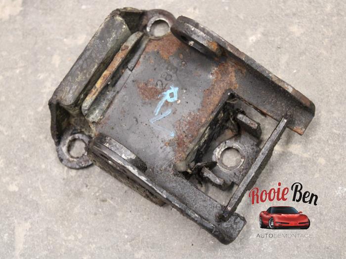Used Engine mount Chevrolet Corvette (C3) 5.7 4BBL. Price € 25,00 Margin scheme offered by Rooie Ben autodemontage