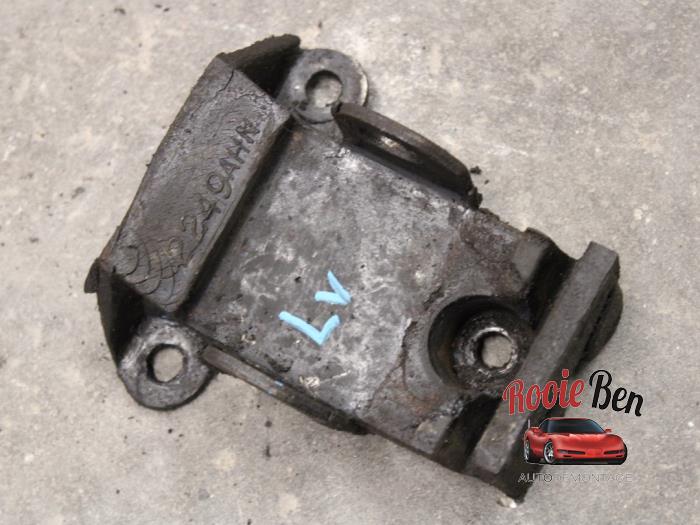 Used Engine mount Chevrolet Corvette (C3) 5.7 4BBL. Price € 25,00 Margin scheme offered by Rooie Ben autodemontage