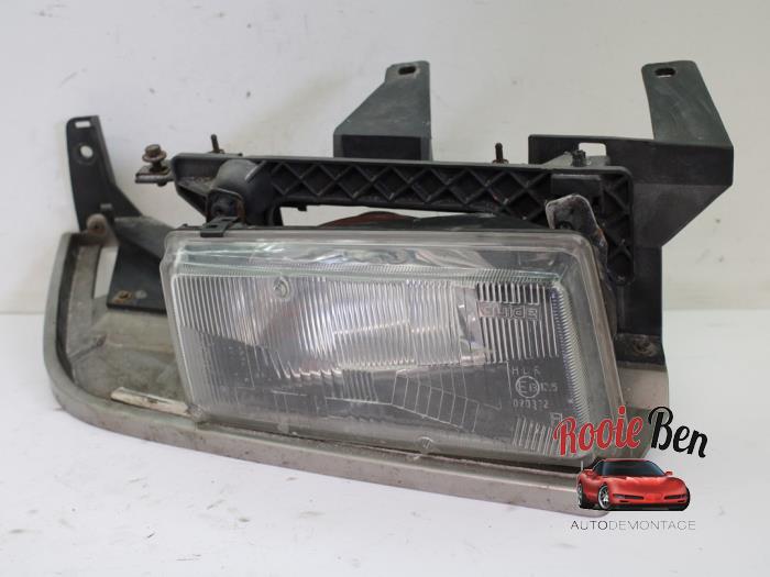 Używane Reflektor prawy Cadillac Eldorado 4.6 TC V8 32V Cena € 50,00 Procedura marży oferowane przez Rooie Ben autodemontage
