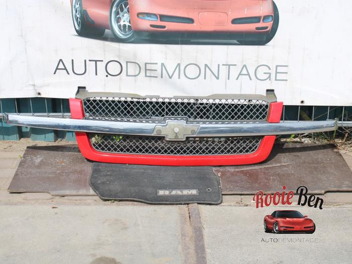 Begagnade Grill Chevrolet Silverado 1500 Standard Cab 5.3 V8 4x4 Pris € 100,00 Marginaltabell erbjuds av Rooie Ben autodemontage