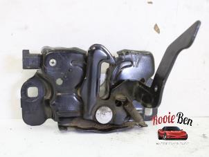 Used Bonnet lock mechanism Dodge 1500 Crew Cab (DS/DJ/D2) 5.7 Hemi V8 Price on request offered by Rooie Ben autodemontage