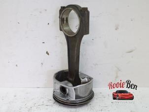 Gebrauchte Kolben Dodge Ram 3500 Standard Cab (DR/DH/D1/DC/DM) 5.7 V8 Hemi 2500 4x4 Crew Cab Preis auf Anfrage angeboten von Rooie Ben autodemontage