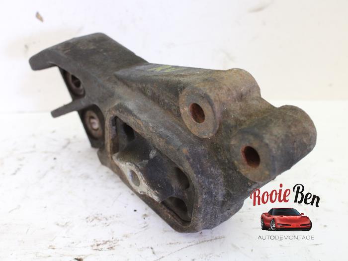 Engine mount from a Dodge Ram 3500 Standard Cab (DR/DH/D1/DC/DM) 5.7 V8 Hemi 1500 4x4 2004