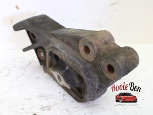 Engine mount from a Dodge Ram 3500 Standard Cab (DR/DH/D1/DC/DM) 5.7 V8 Hemi 1500 4x4 2004