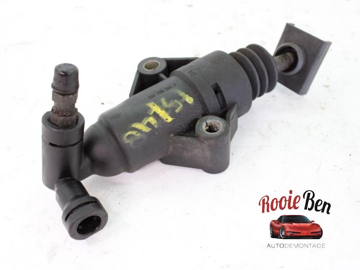 Clutch slave cylinder
