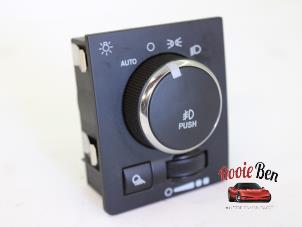 Usados Interruptor de luz Dodge 1500 Crew Cab (DS/DJ/D2) 5.7 Hemi V8 Precio de solicitud ofrecido por Rooie Ben autodemontage