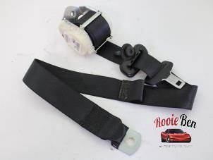 Used Rear seatbelt, right Dodge 1500 Crew Cab (DS/DJ/D2) 5.7 Hemi V8 Price on request offered by Rooie Ben autodemontage