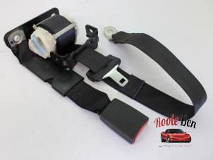Used Rear seatbelt, centre Dodge 1500 Crew Cab (DS/DJ/D2) 5.7 Hemi V8 Price on request offered by Rooie Ben autodemontage