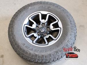 Begagnade Hjul + däck Dodge 1500 Crew Cab (DS) 5.7 Hemi V8 Pris på förfrågan erbjuds av Rooie Ben autodemontage