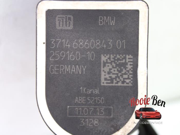 Anti-roll control sensor from a BMW 3 serie Touring (F31) 320d 2.0 16V 2013