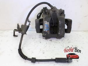 Used Front brake calliper, left BMW 3 serie Touring (F31) 320d 2.0 16V Price on request offered by Rooie Ben autodemontage
