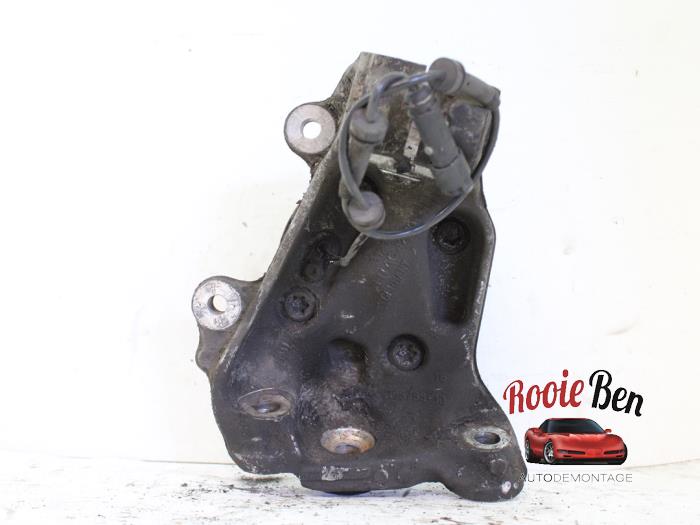 Knuckle, front left from a BMW 3 serie Touring (F31) 320d 2.0 16V 2013