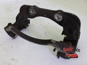 Used Front brake calliperholder, right Peugeot 308 SW (4E/H) 1.6 HDi 16V FAP Price on request offered by Rooie Ben autodemontage