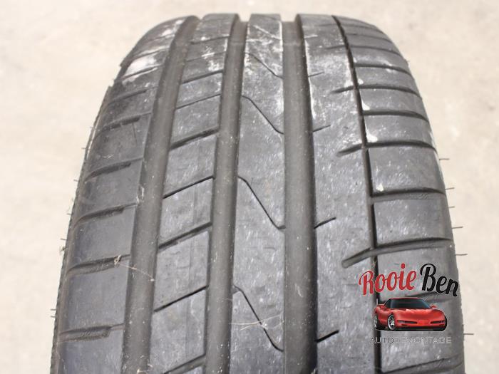 Wheel + tyre from a BMW 3 serie Touring (F31) 320d 2.0 16V 2013