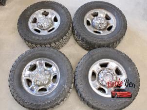 Used Set of wheels + tyres Dodge Ram 3500 Standard Cab (DR/DH/D1/DC/DM) 5.9 TDi V6 2500 4x4 Pick-up Price on request offered by Rooie Ben autodemontage