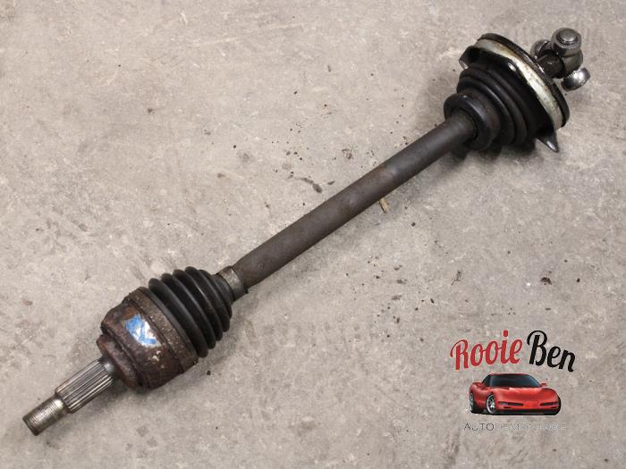 Gebrauchte Antriebswelle links vorne Renault Twingo II (CN) 1.2 Preis € 30,00 Margenregelung angeboten von Rooie Ben autodemontage