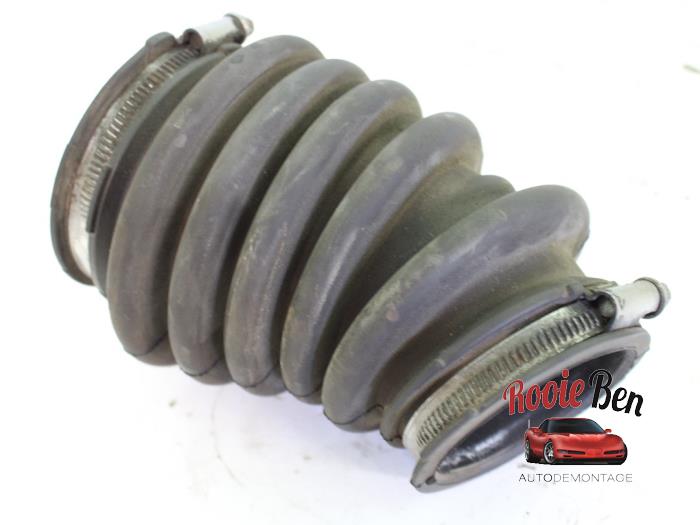 Air intake hose from a Ford Mondeo IV Wagon 2.0 16V 2009
