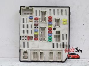 Used Fuse box Renault Laguna III Estate (KT) 1.5 dCi 110 FAP Price on request offered by Rooie Ben autodemontage